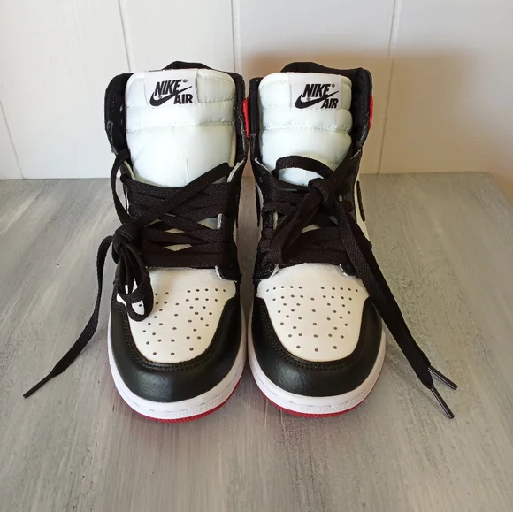 Jordan 1 Retro High Satin Black Toe 2019 Women's Size 6 - Picture 8 of 15